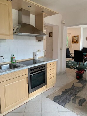 Familienhaus | Eigene Küche | Wasserkocher mit Kaffee-/Teezubehör, Wasserkocher