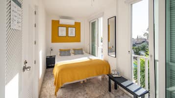 Twin kamer, privébadkamer | 1 slaapkamer, een kluis op de kamer, verduisterende gordijnen