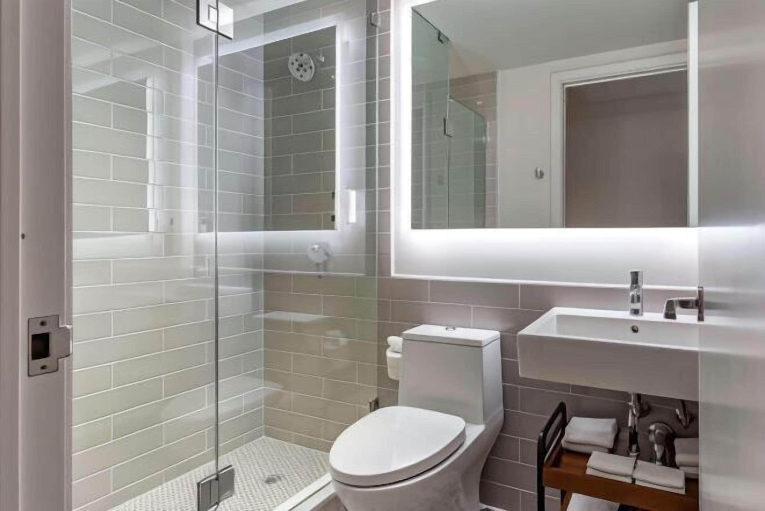 Bad | Designertoalettartikler, hårføner, håndklær og såpe