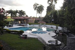 Pool - MAKE THE GUADUALES A DREAM COME TRUE. (Pereira)