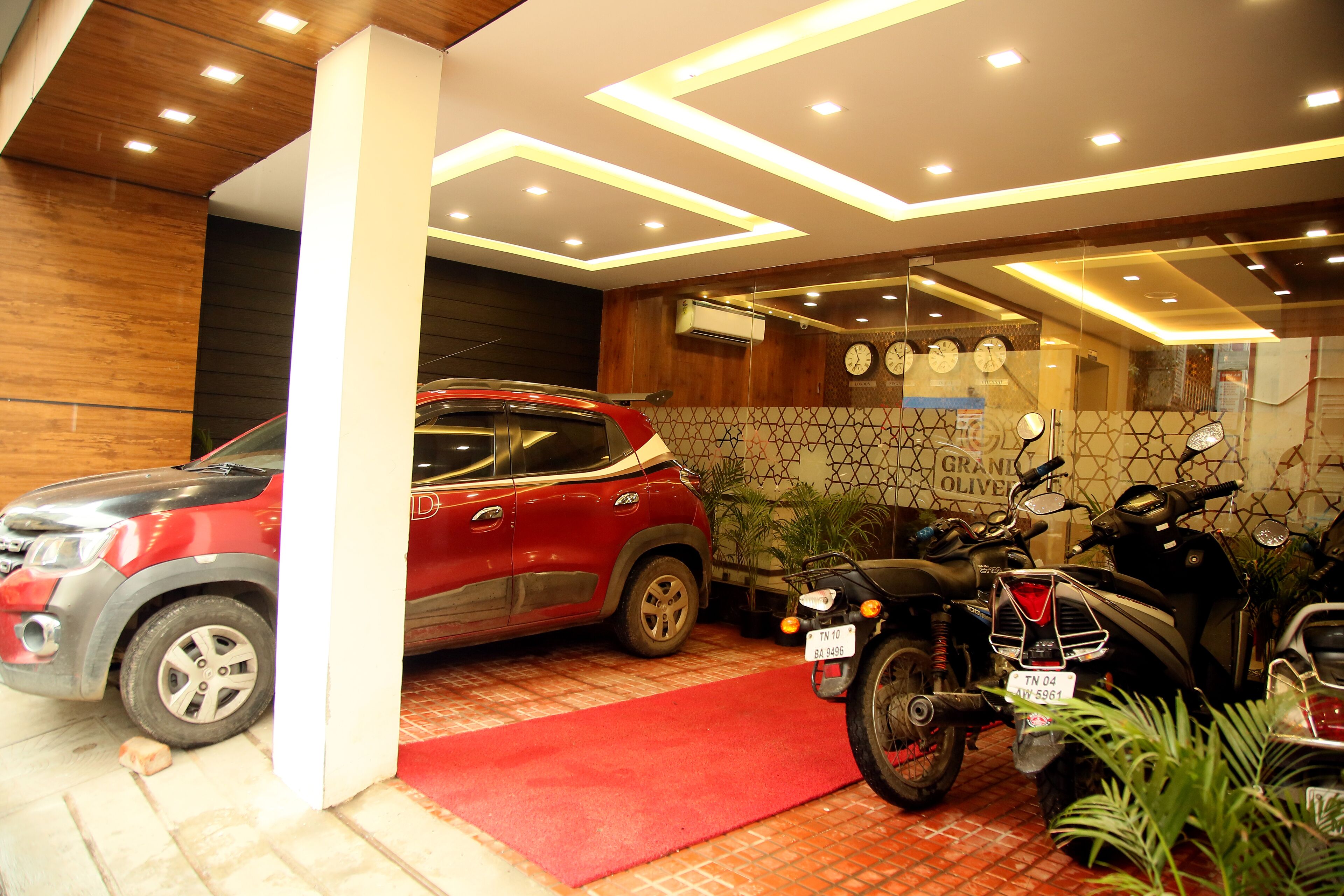 مواقف سيارات مجانية