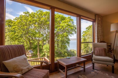 4 Bedroom House with Private Gardens and Sea Views