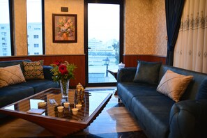 40-inch LCD TV with satellite channels, TV, fireplace - Sama Amman Hotel Apartments (Amman)