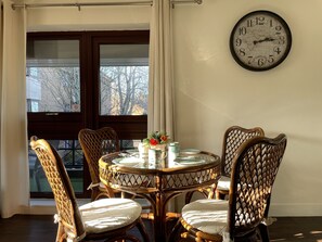 Breakfast area - St Georges Balcony Suite (Portsmouth)