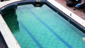 A rectangular swimming pool with clear blue water and a tiled edge. - Newton Hotels Limited Owerri (Owerri)