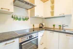 Shared Dormitory | Private kitchen | Fridge, microwave, stovetop, coffee/tea maker