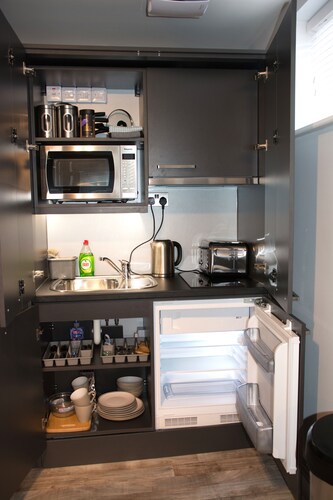 Studio Flat No 4 in Beaconsfield New Town, short walk to train and NFTS, ideal!