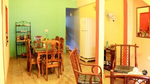 Ảnh chưa phân loại, 2 trong số 18 ảnh, nút