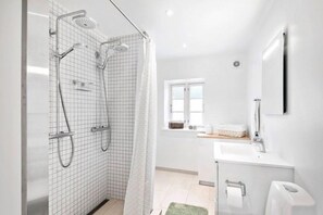 Standard Apartment, 2 Bedrooms, Terrace (3) | Bathroom | Shower, hair dryer, towels, soap