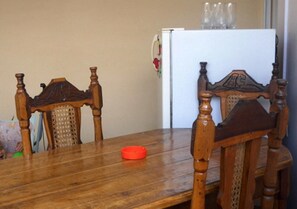 Päivittäinen täysi aamiainen (5 USD per henkilö)