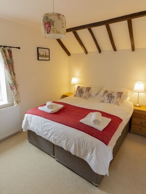 9 bedrooms, iron/ironing board, travel cot, Internet