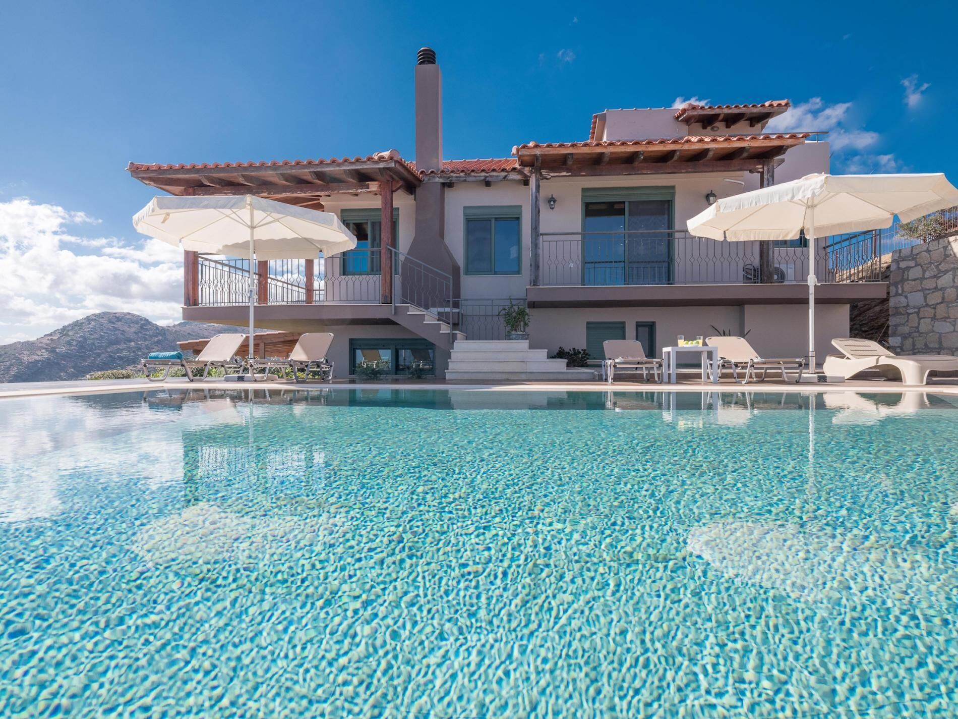 Villa (4 Bedrooms) | Front of property