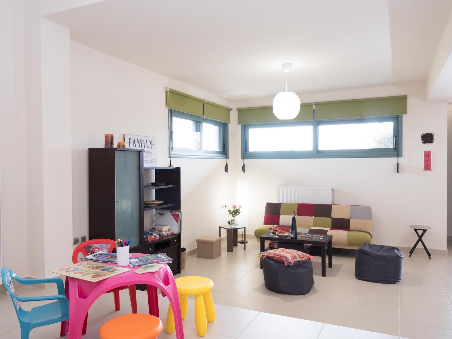 Villa (4 Bedrooms) | Stue | 32-tommers tv med satellitkanaler