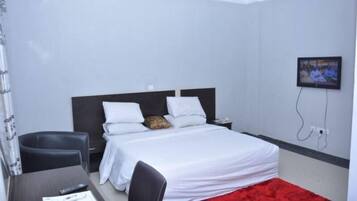 Basic Room | In-room safe, desk, laptop workspace, free WiFi