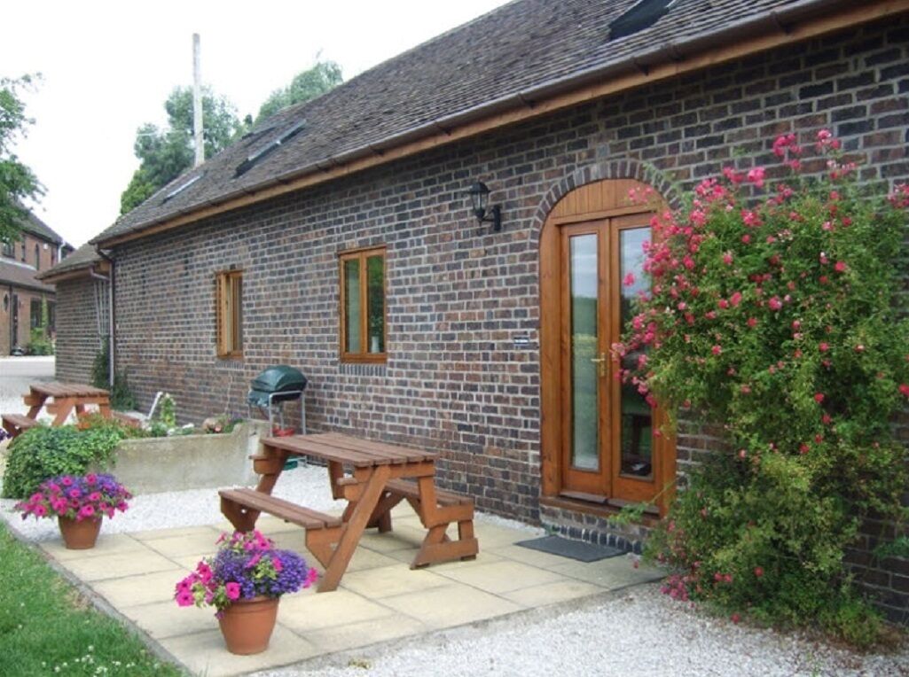 The Granary - Beautiful barn conversion set on a working farm with scenic views