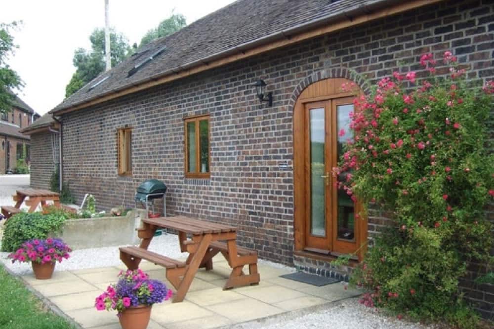 The Granary - Beautiful barn conversion set on a working farm with scenic views