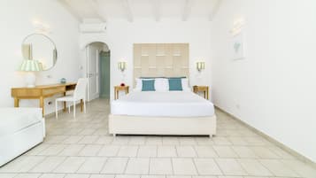 Junior Suite Deluxe, Terrazzo Vista Mare | 迷你吧、特色装修、特色家居、办公桌