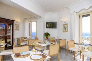 Tägliches inbegriffenes großes Frühstück