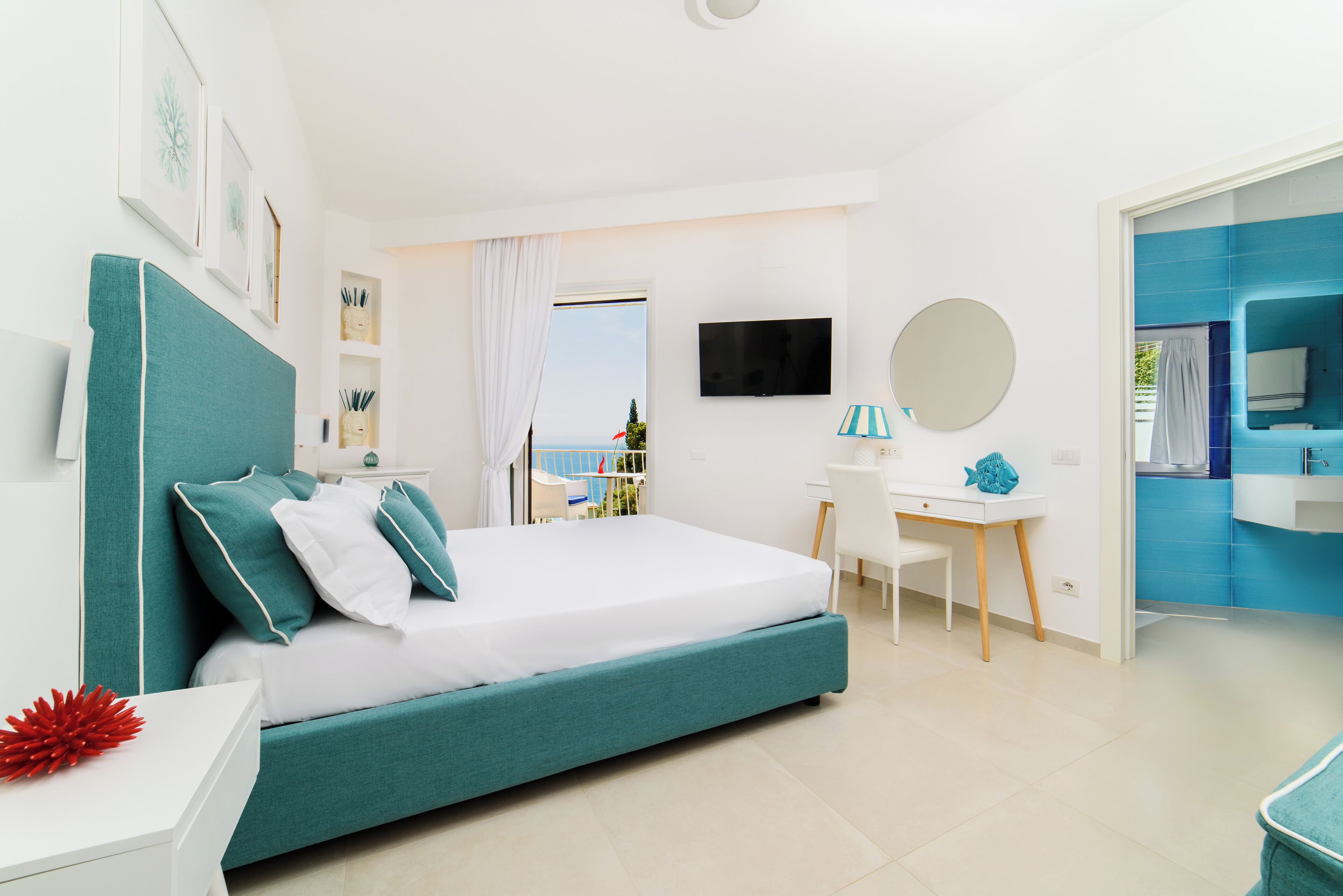 Junior Suite, Terrazzo Vista Mare | Minibar, individually decorated, individually furnished, desk
