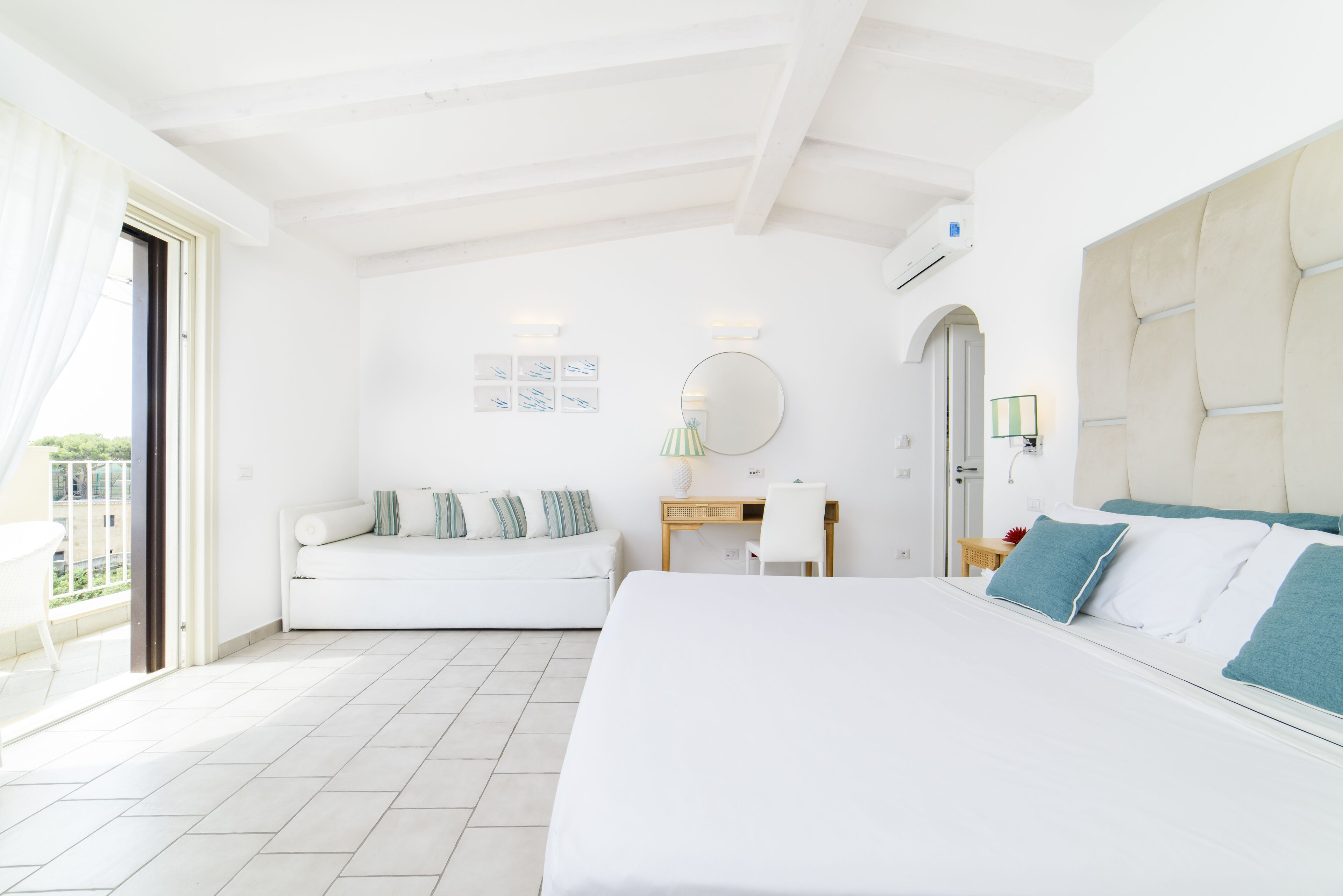 Junior Suite Deluxe, Terrazzo Vista Mare | Minibar, con stile personalizzato, con arredamento individuale