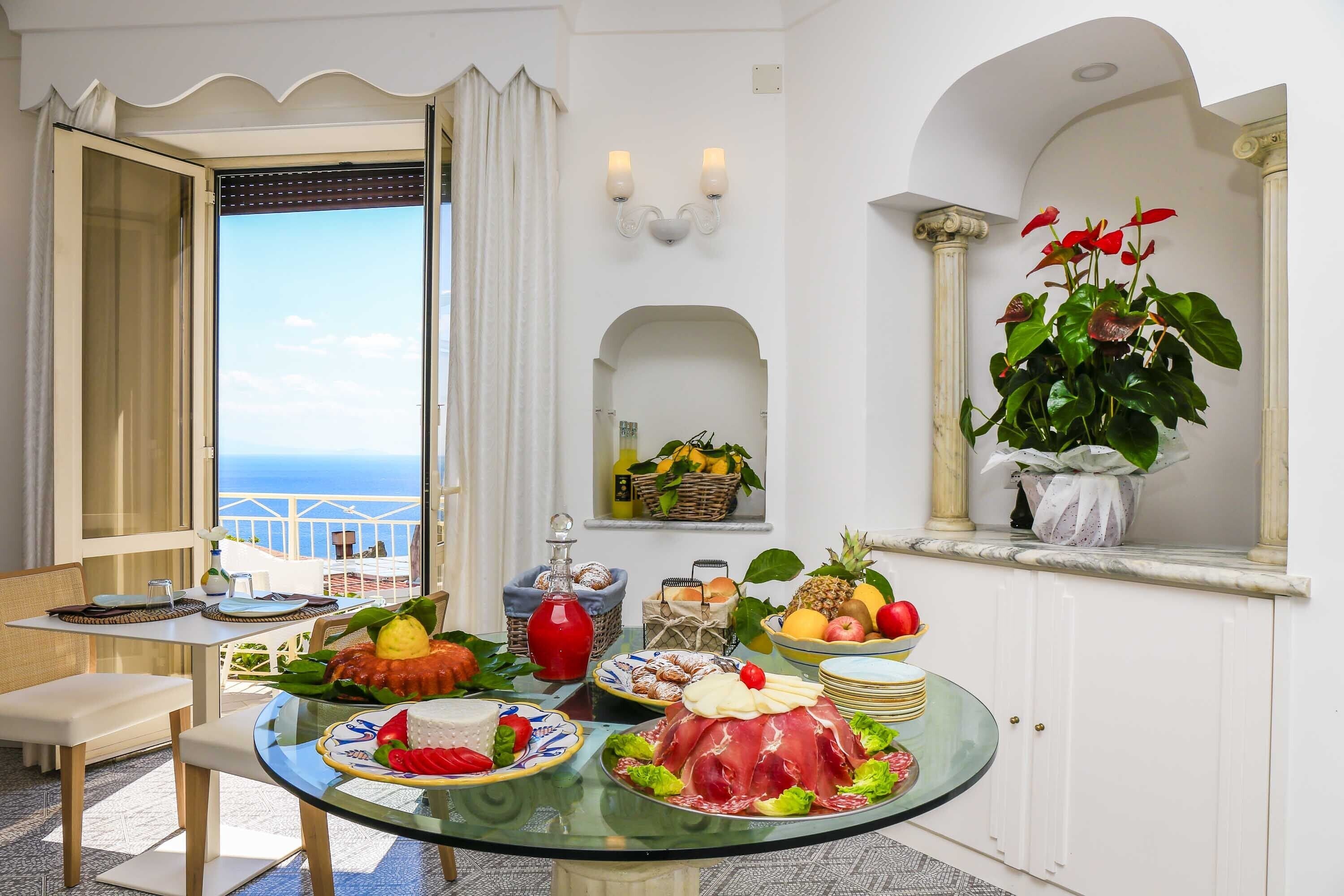 Tägliches großes Frühstück (12 EUR pro Person)