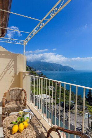 Junior Suite Deluxe, Terrazzo Vista Mare | Terrace/patio - Residenza Al Pesce d'Oro (Amalfi)