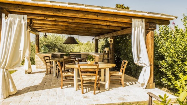 Outdoor dining - THE VINEYARD - unit 2 - THE SUNFLOWER (Montottone)
