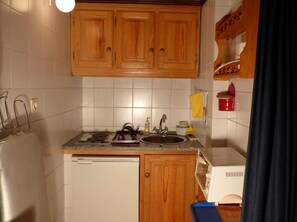 Mikrowelle, Ofen, Kochgeschirr/Geschirr/Besteck