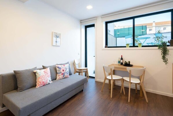 TV, Netflix, streaming services