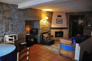 Télévision, cheminée