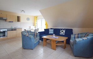 TV, stereo - Cozy maisonette apartment for max. 4 pers, 2 bedrooms, balcony, WLAN (Prerow)