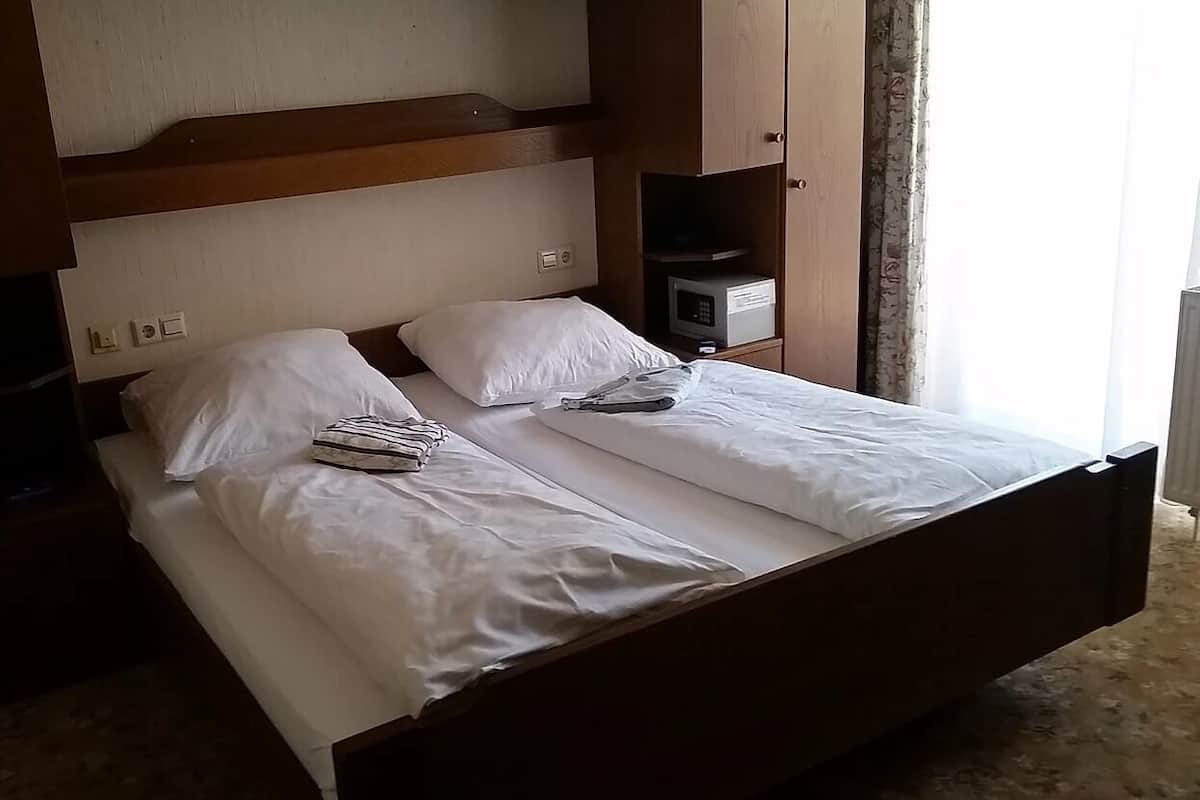 1 bedroom, desk, free WiFi
