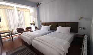Habitación Deluxe con 2 camas individuales | Insonorización, tabla de planchar con plancha y wifi gratis 