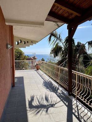 Terrace/patio - EDEN HOLIDAY HOME - Mauritius (Aci Castello)