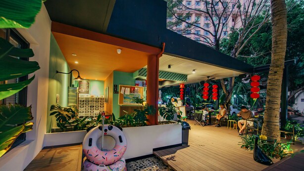 Courtyard view - Sanya Backpacker Hostel (Sanya)