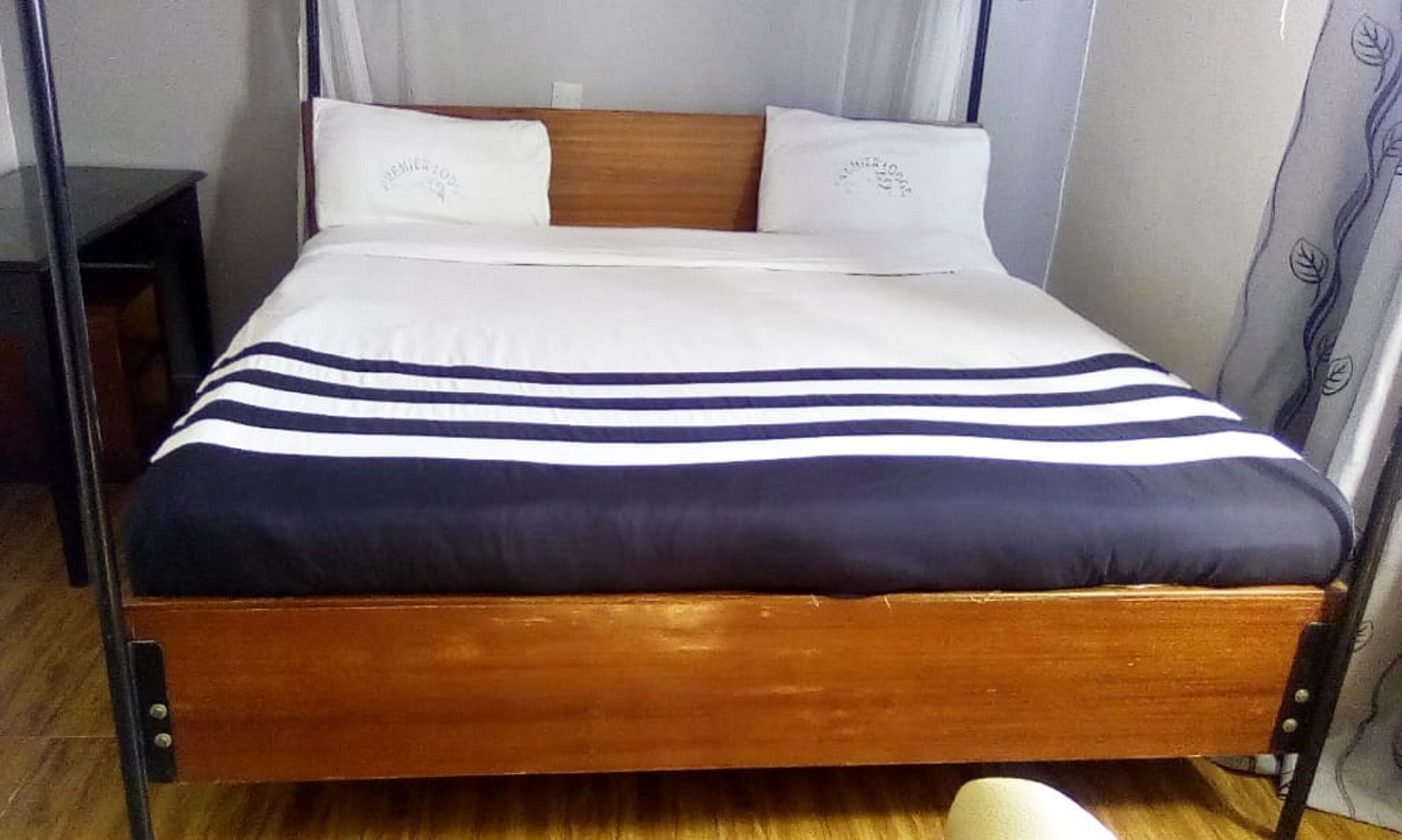 Free WiFi, bed sheets