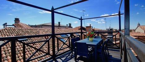 تناول الطعام بالخارج