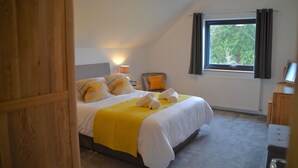 Superior Apartment, 2 Bedrooms, Balcony, Valley View - Gerycastell Luxury Holiday Apartment (Carmarthen)
