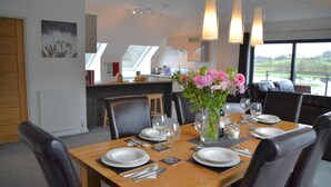 Dining - Gerycastell Luxury Holiday Apartment (Carmarthen)