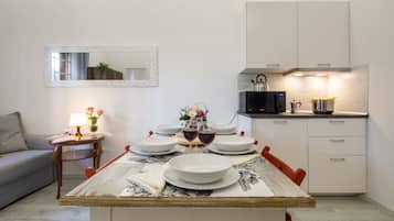 Appartement Confort, 2 chambres | Cuisine privée | Réfrigérateur, micro-ondes, four, plaque de cuisson