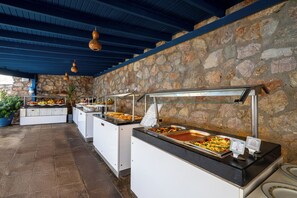 7 bares, bar junto a la piscina