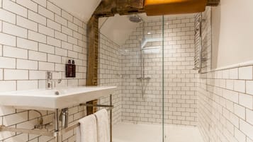 Ducha, artículos de tocador gratuitos, secador de pelo, batas