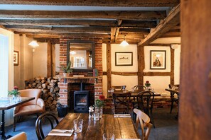 Restaurant - The Red Lion (Hook)