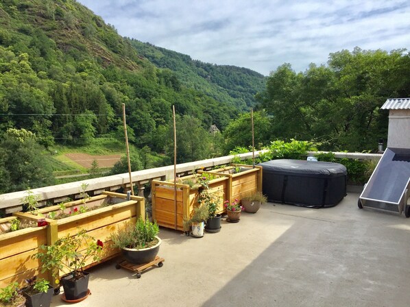 مغطس سبا خارجي