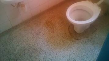 Chuveiro, chuveiro com efeito de chuva, toalhas de banho