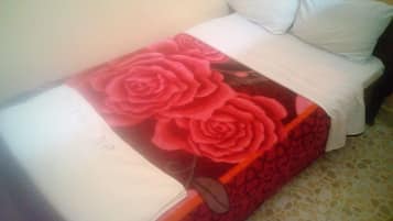 Quarto solteiro | Wi-Fi de cortesia, roupa de cama