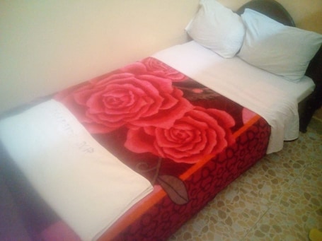 Single Room | Free WiFi, bed sheets