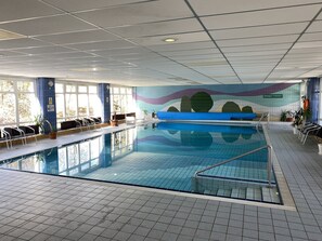 Indoor pool, sun loungers - Hotel Lugsteinhof (Altenberg)