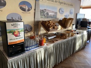 Daily buffet breakfast for a fee - Hotel Lugsteinhof (Altenberg)