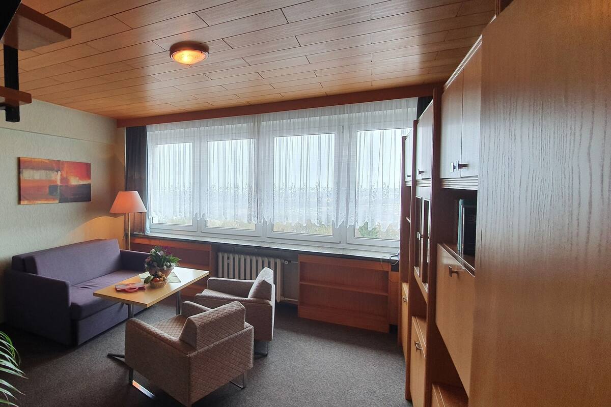 Flat-screen TV, table tennis